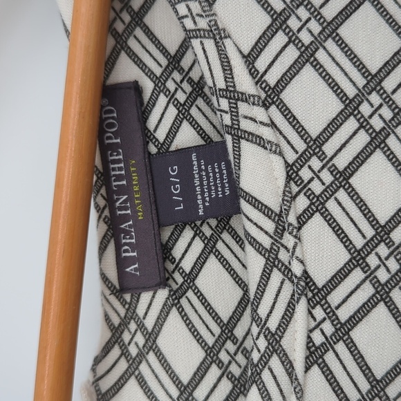 A Pea in the Pod | Plaid Ruched Maternity Dress - Picture 5 of 9